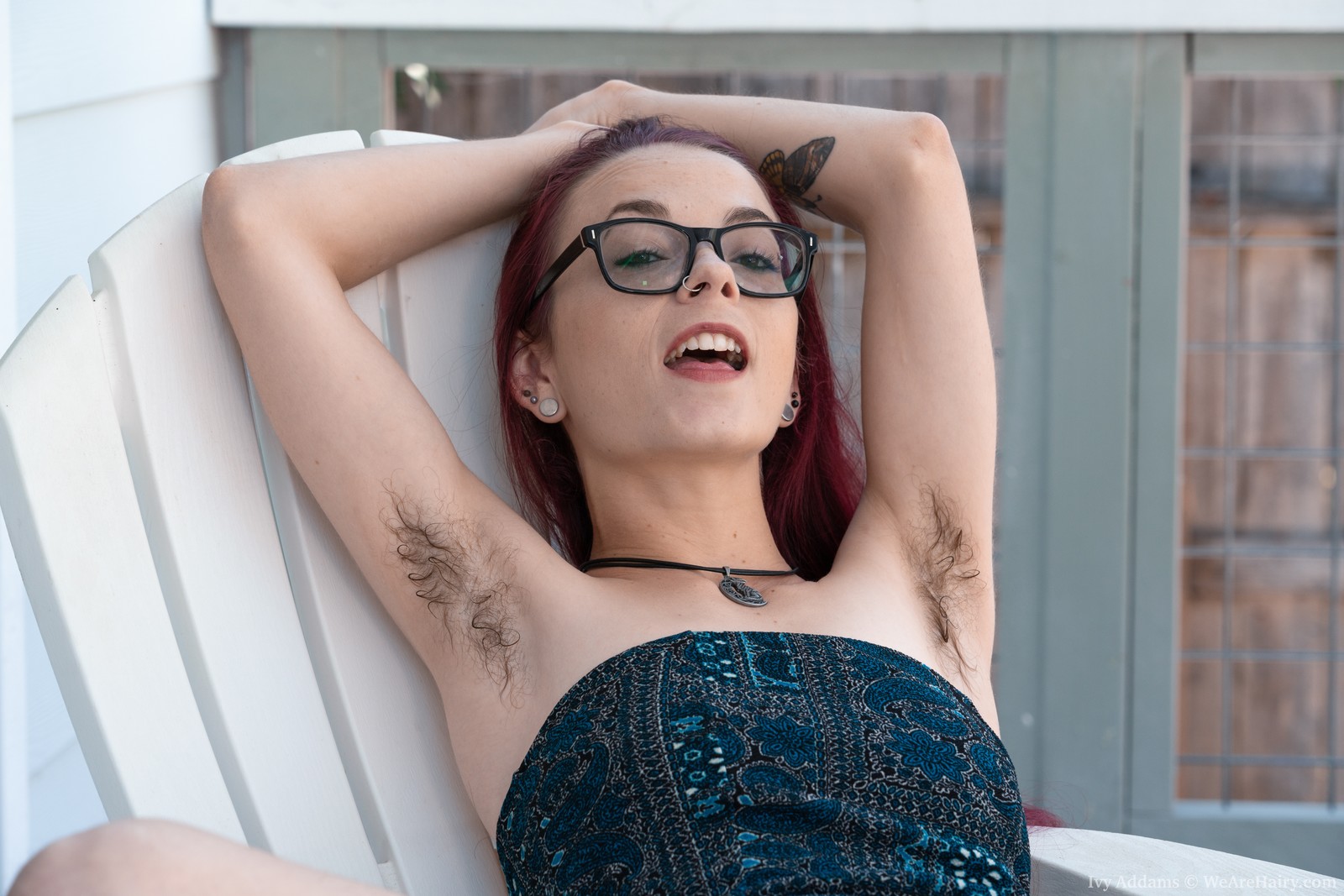 ivy-addams-strips-naked-on-her-outdoor-chair3.jpg