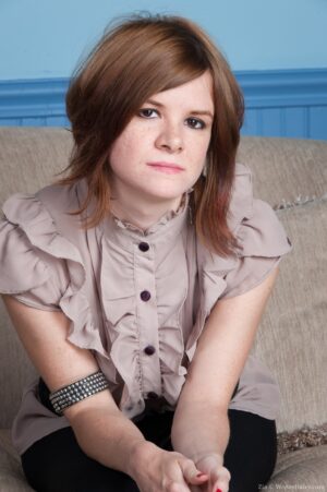 Nerdy natural redhead Zia strips and gapes her hairy hole