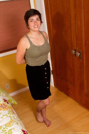 Curvy Louise spreads on the bed