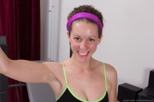 Hairy beauty Candy Smith loves to workout and cum
