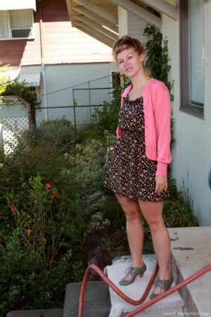 Hairy girl Lilah gets hairy on her front porch - hairy-girl-lilah-gets-hairy-on-her-front-porch1