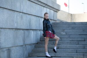 Hairy girl Lisa T breaks the rules