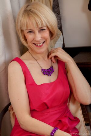 Mature woman Hazel has a big furry pussy - hairy-hazel-has-a-big-furry-pussy1