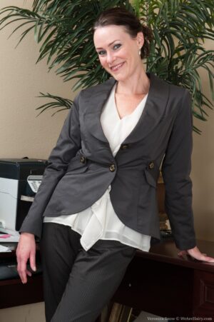 Sexy secretary Veronica Snow fingers her hairy pussy at work